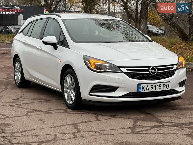 Універсал Opel Astra 2018 в Чернігові