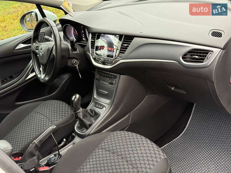 Універсал Opel Astra 2018 в Чернігові