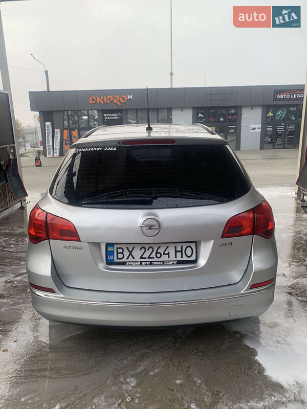 Универсал Opel Astra 2013 в Тернополе