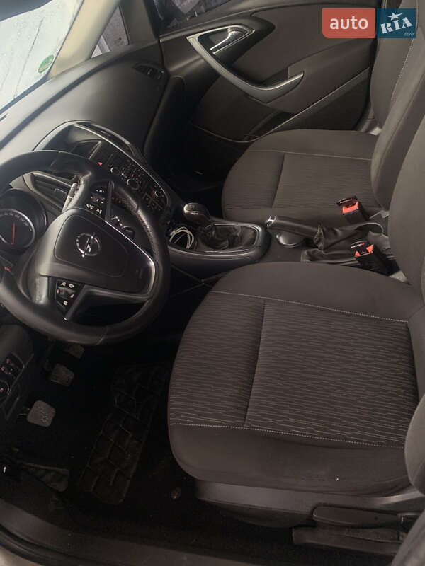 Универсал Opel Astra 2013 в Тернополе