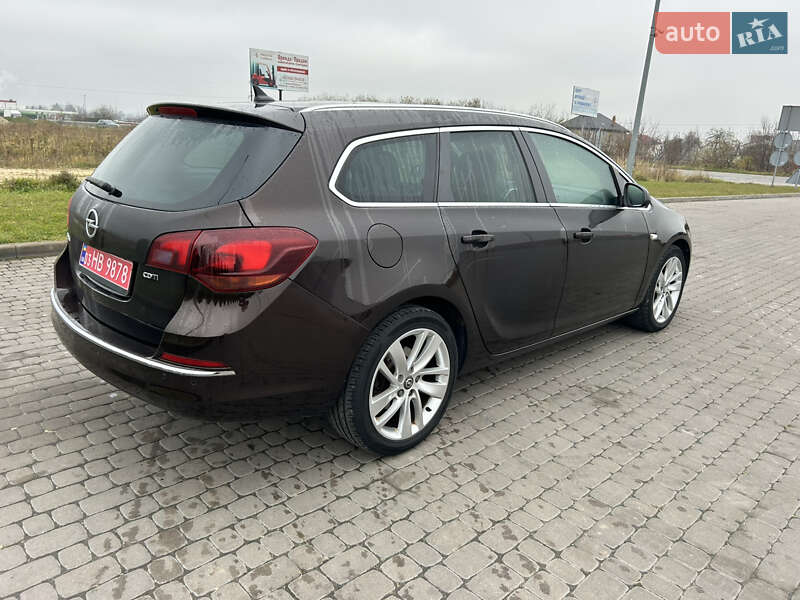 Универсал Opel Astra 2013 в Городке