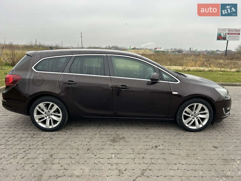 Универсал Opel Astra 2013 в Городке