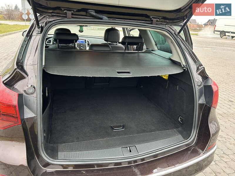 Универсал Opel Astra 2013 в Городке