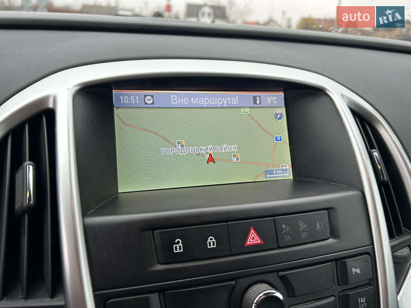 Универсал Opel Astra 2013 в Городке