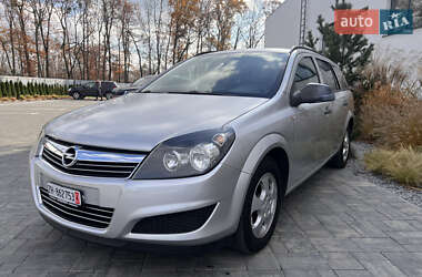 Универсал Opel Astra 2010 в Луцке