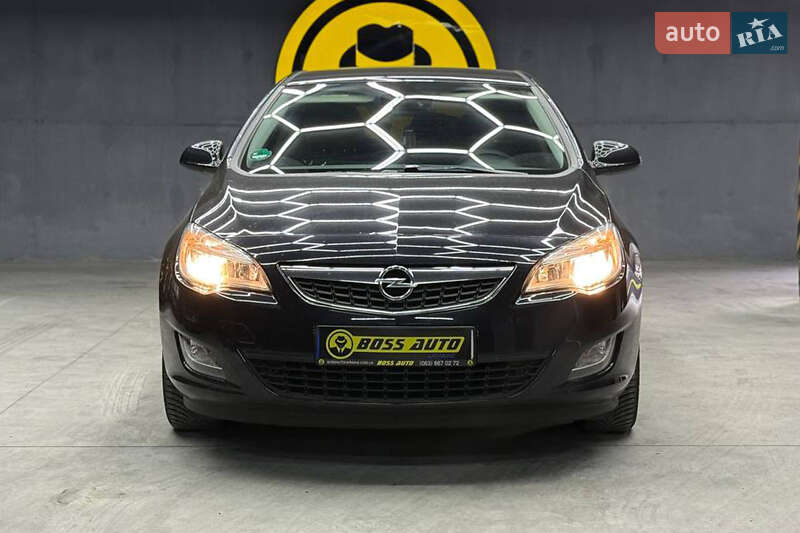 Хэтчбек Opel Astra 2010 в Черновцах