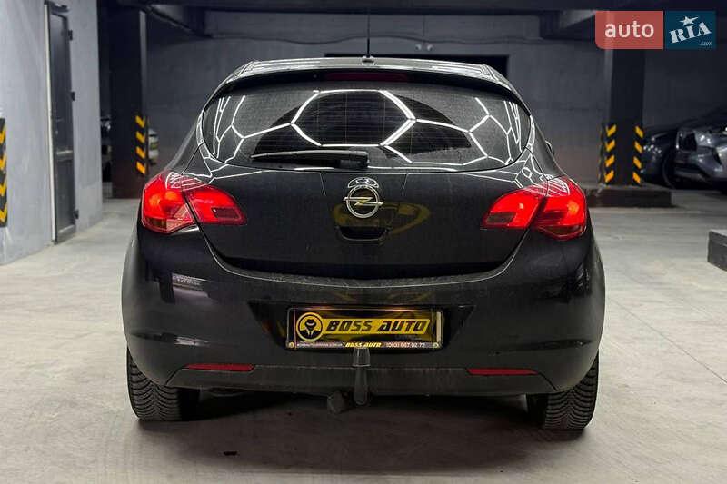 Хэтчбек Opel Astra 2010 в Черновцах