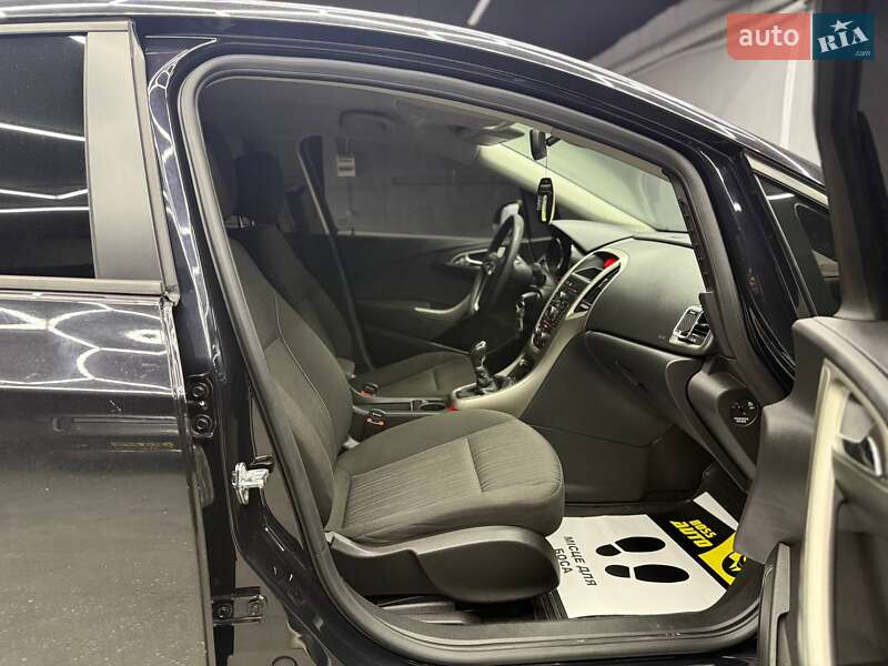 Хэтчбек Opel Astra 2010 в Черновцах