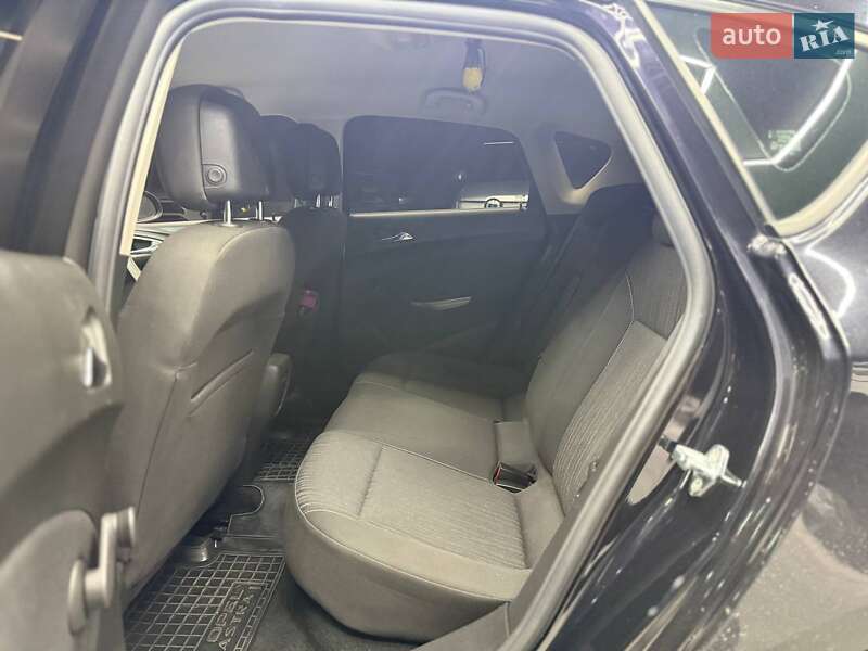 Хэтчбек Opel Astra 2010 в Черновцах