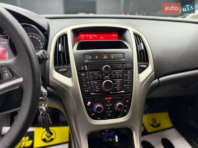 Хэтчбек Opel Astra 2010 в Черновцах