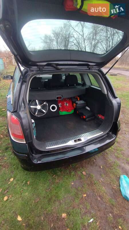 Универсал Opel Astra 2005 в Чугуеве