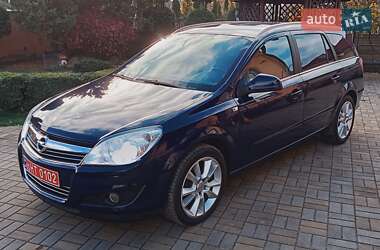 Универсал Opel Astra 2010 в Луцке