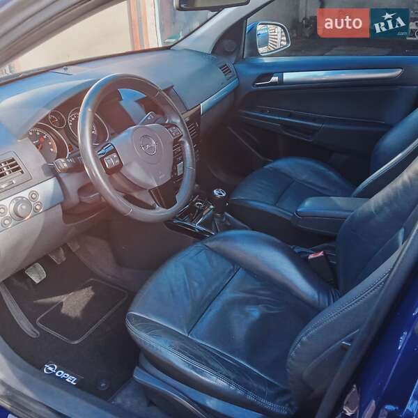 Універсал Opel Astra 2010 в Луцьку