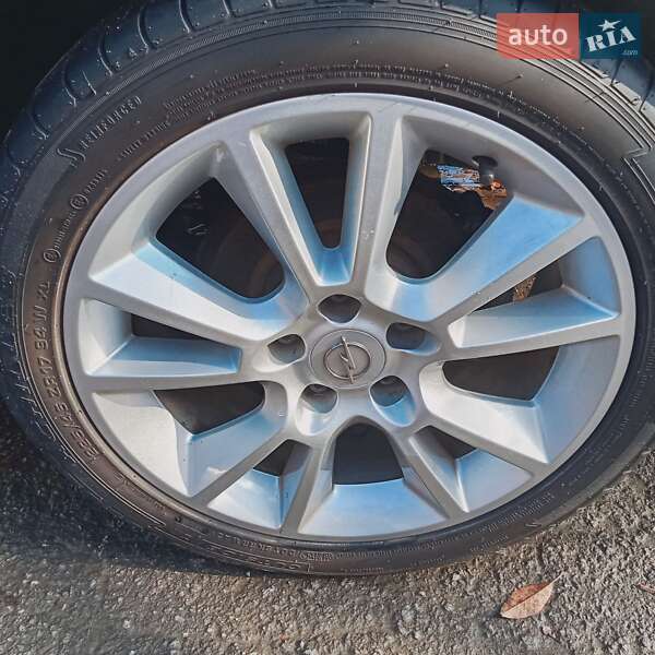 Універсал Opel Astra 2010 в Луцьку