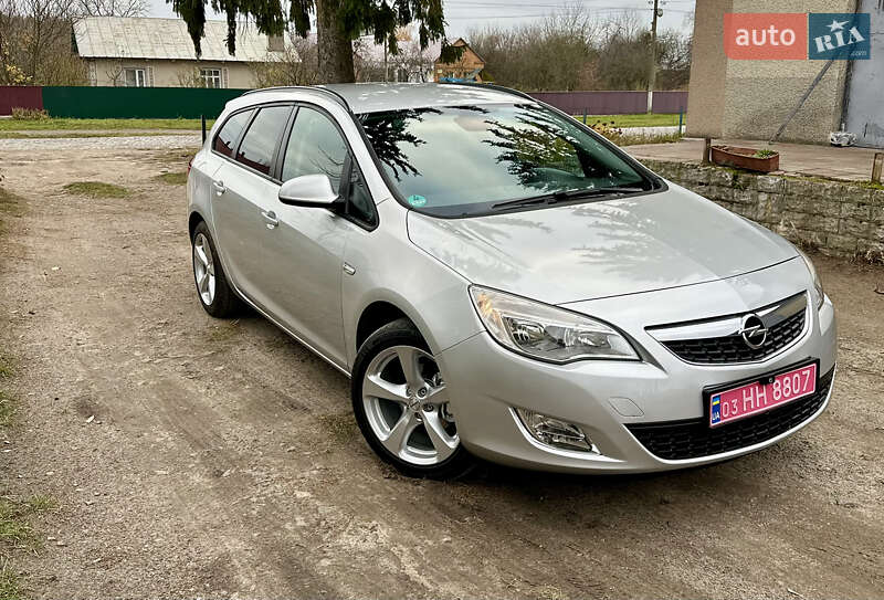 Универсал Opel Astra 2011 в Дубно