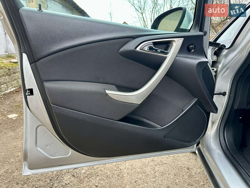 Универсал Opel Astra 2011 в Дубно