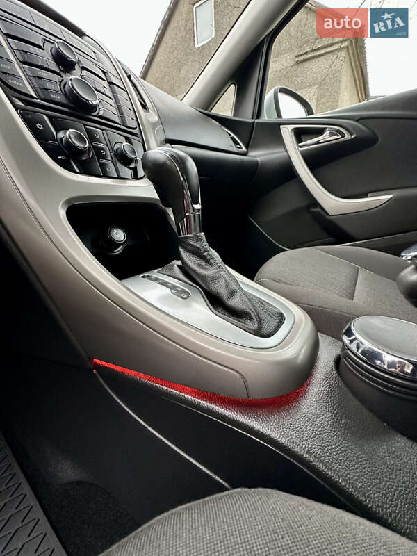 Универсал Opel Astra 2011 в Дубно