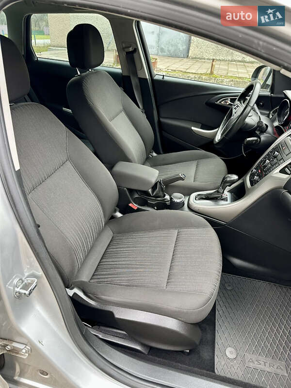 Универсал Opel Astra 2011 в Дубно