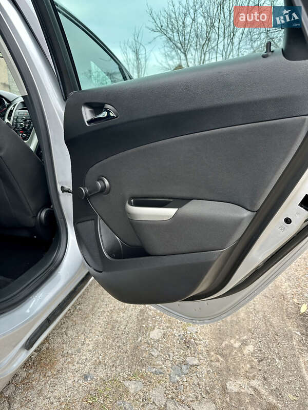 Универсал Opel Astra 2011 в Дубно