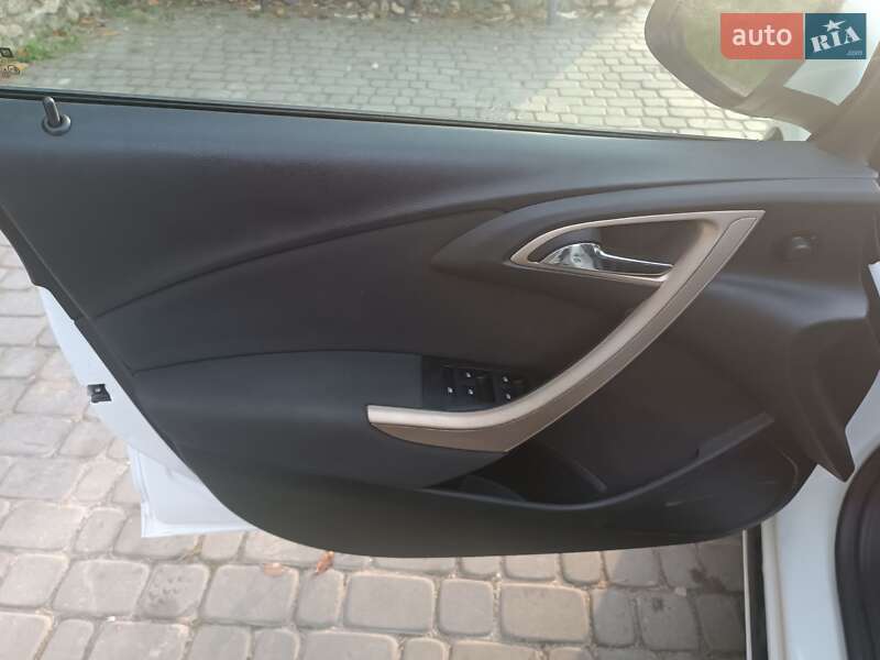 Універсал Opel Astra 2012 в Шумську