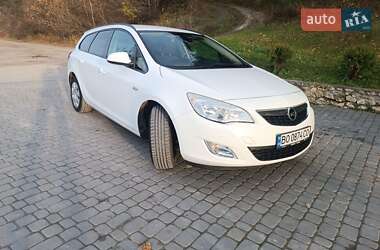 Универсал Opel Astra 2012 в Шумске