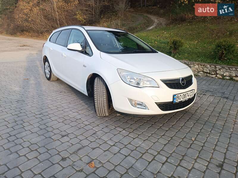 Opel Astra 2012