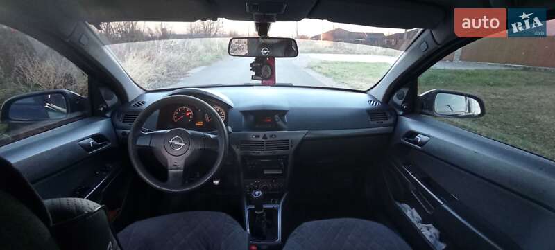 Хетчбек Opel Astra 2006 в Стрию