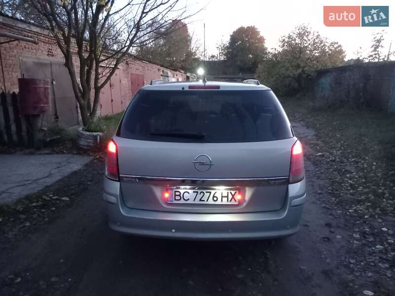 Універсал Opel Astra 2005 в Сокалі