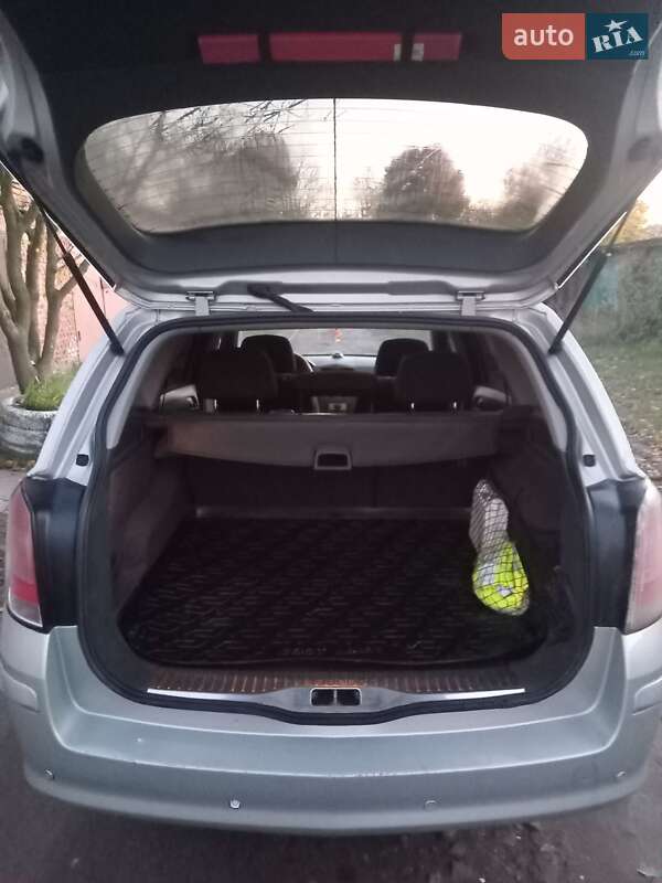 Універсал Opel Astra 2005 в Сокалі