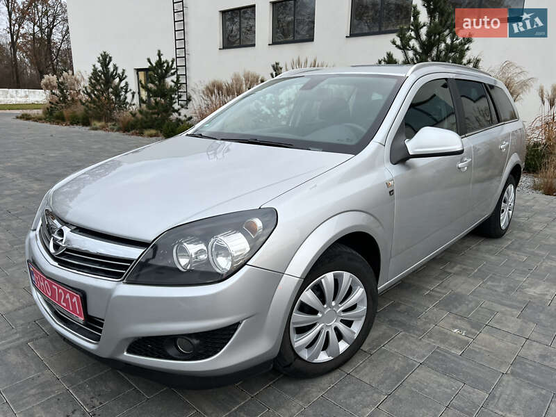 Универсал Opel Astra 2010 в Луцке фото 3 Универсал Opel Astra 2010 в Луцке