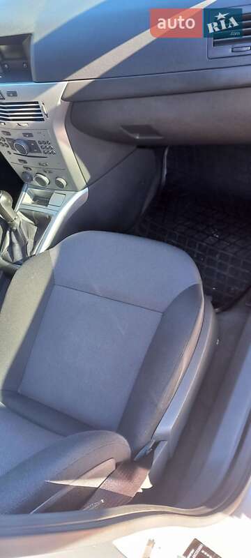 Хэтчбек Opel Astra 2011 в Трускавце