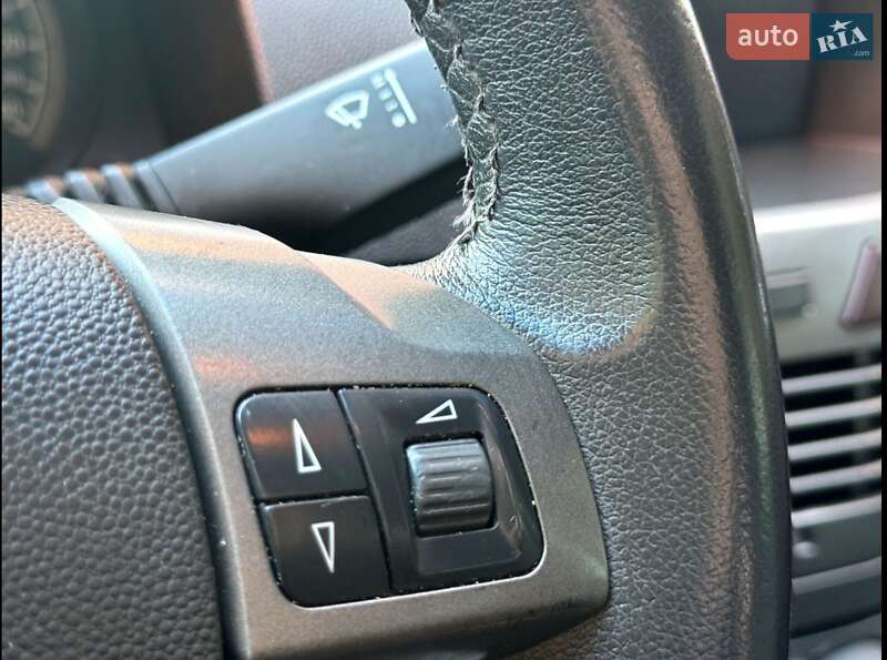 Хэтчбек Opel Astra 2006 в Нетешине