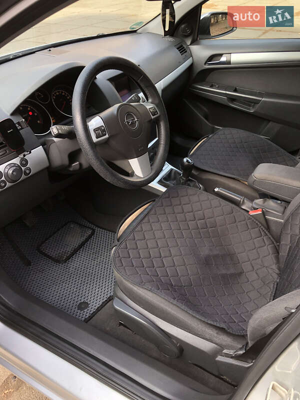 Универсал Opel Astra 2009 в Киеве