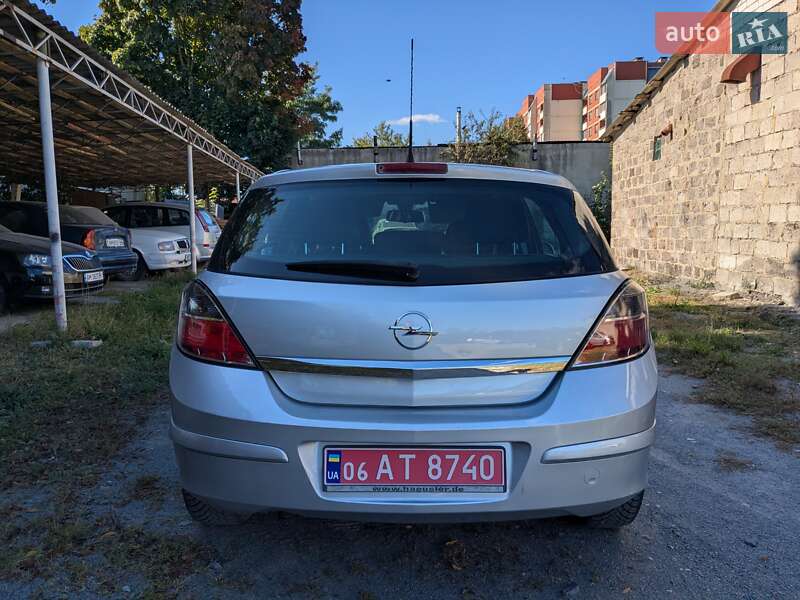Хэтчбек Opel Astra 2009 в Звягеле