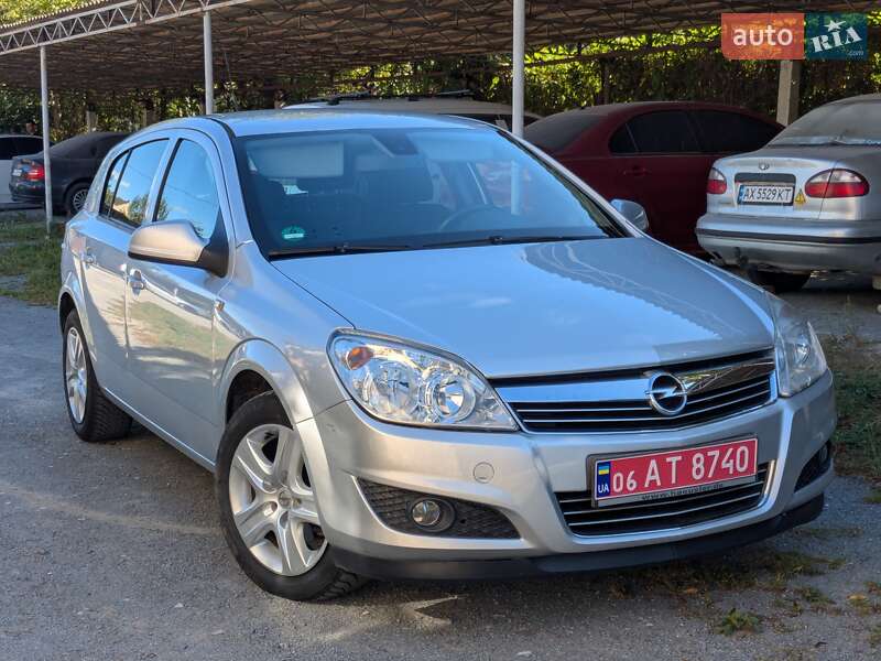 Хэтчбек Opel Astra 2009 в Звягеле