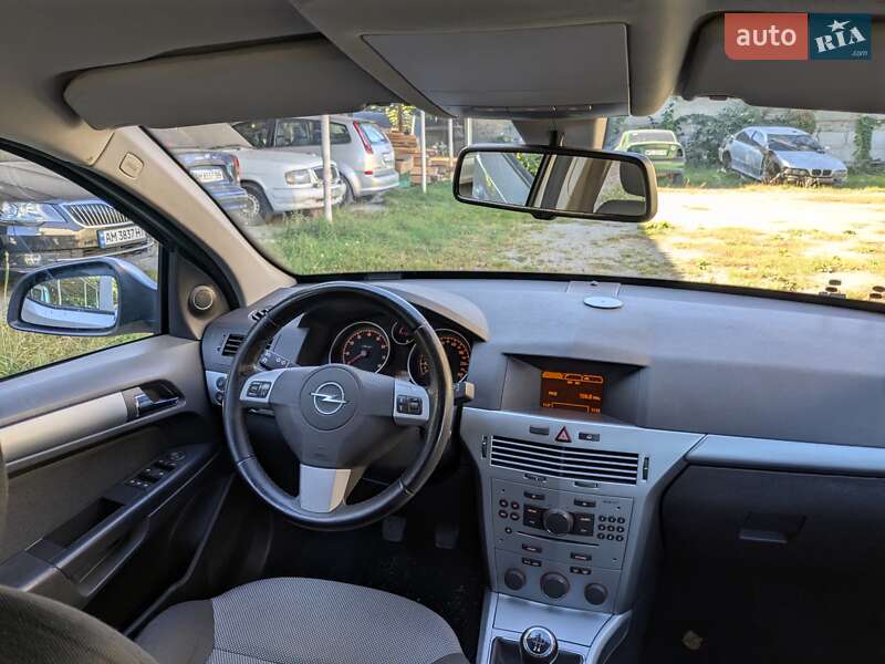 Хэтчбек Opel Astra 2009 в Звягеле