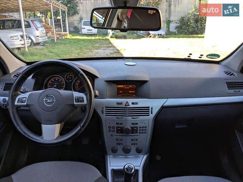 Хэтчбек Opel Astra 2009 в Звягеле