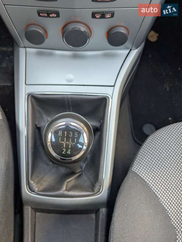 Хэтчбек Opel Astra 2009 в Звягеле