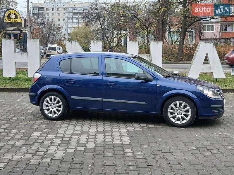 Хэтчбек Opel Astra 2005 в Черновцах