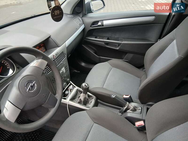 Хэтчбек Opel Astra 2005 в Черновцах