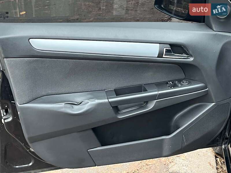 Универсал Opel Astra 2006 в Киеве