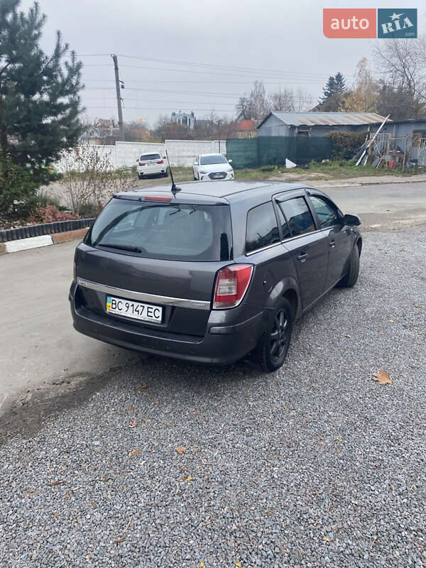 Універсал Opel Astra 2010 в Львові