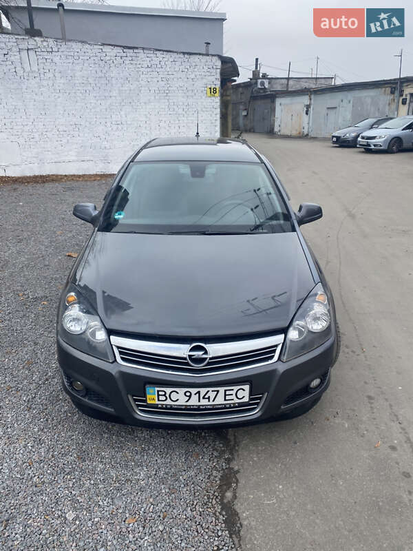 Універсал Opel Astra 2010 в Львові