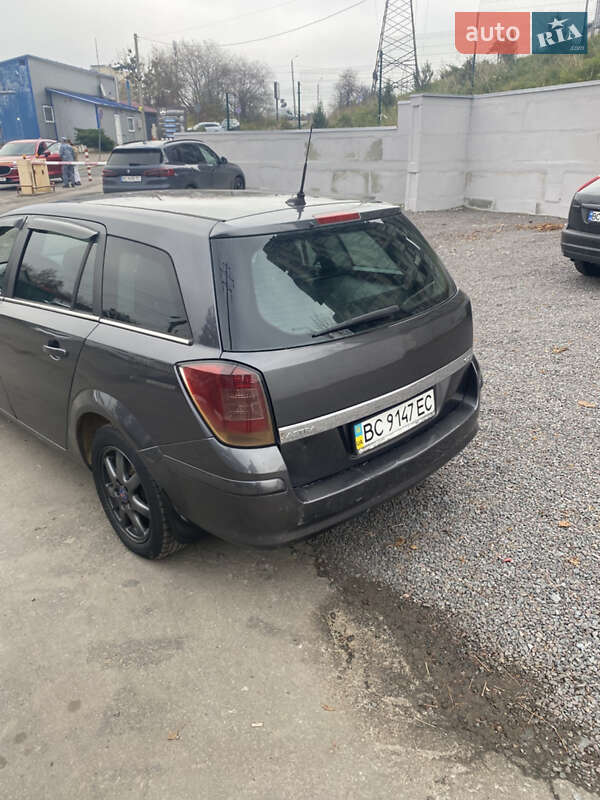 Універсал Opel Astra 2010 в Львові