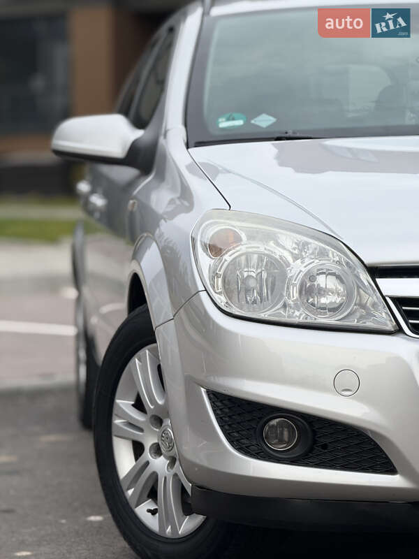 Универсал Opel Astra 2008 в Тернополе