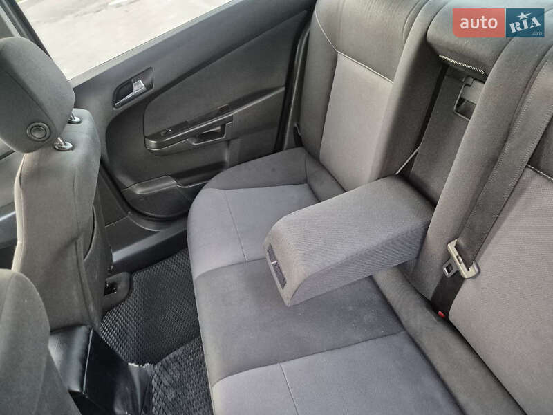 Седан Opel Astra 2008 в Каменец-Подольском