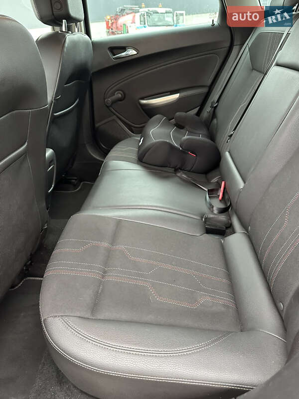 Універсал Opel Astra 2012 в Бучі