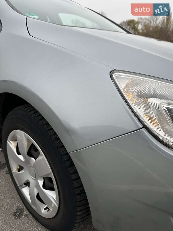 Універсал Opel Astra 2012 в Бучі