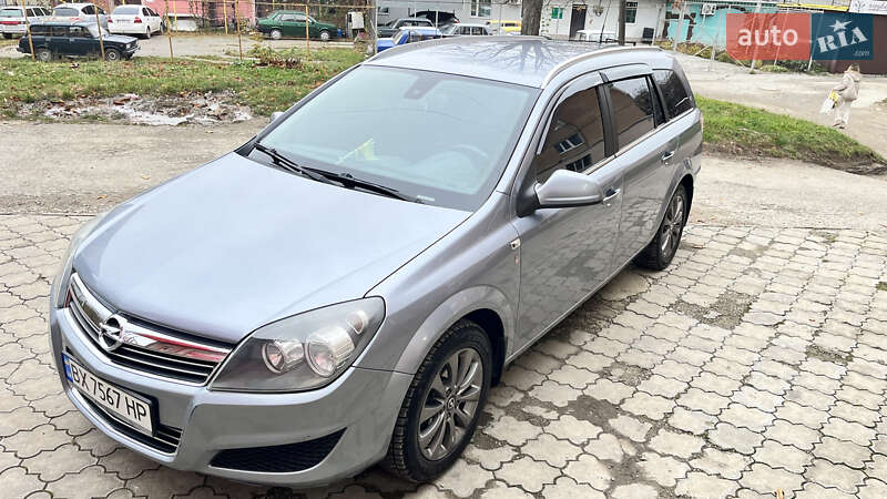 Універсал Opel Astra 2010 в Кам'янець-Подільському