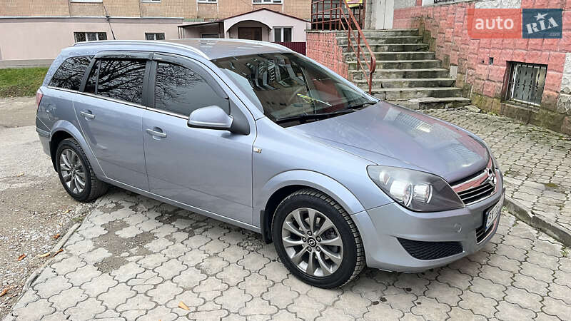 Універсал Opel Astra 2010 в Кам'янець-Подільському